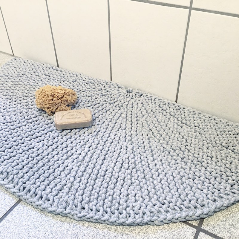 zum Beitrag: Fußmatte / Badematte aus Kordel L stricken