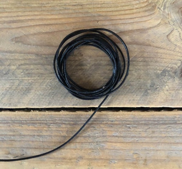 1 Meter Lederband schwarz D = 1mm